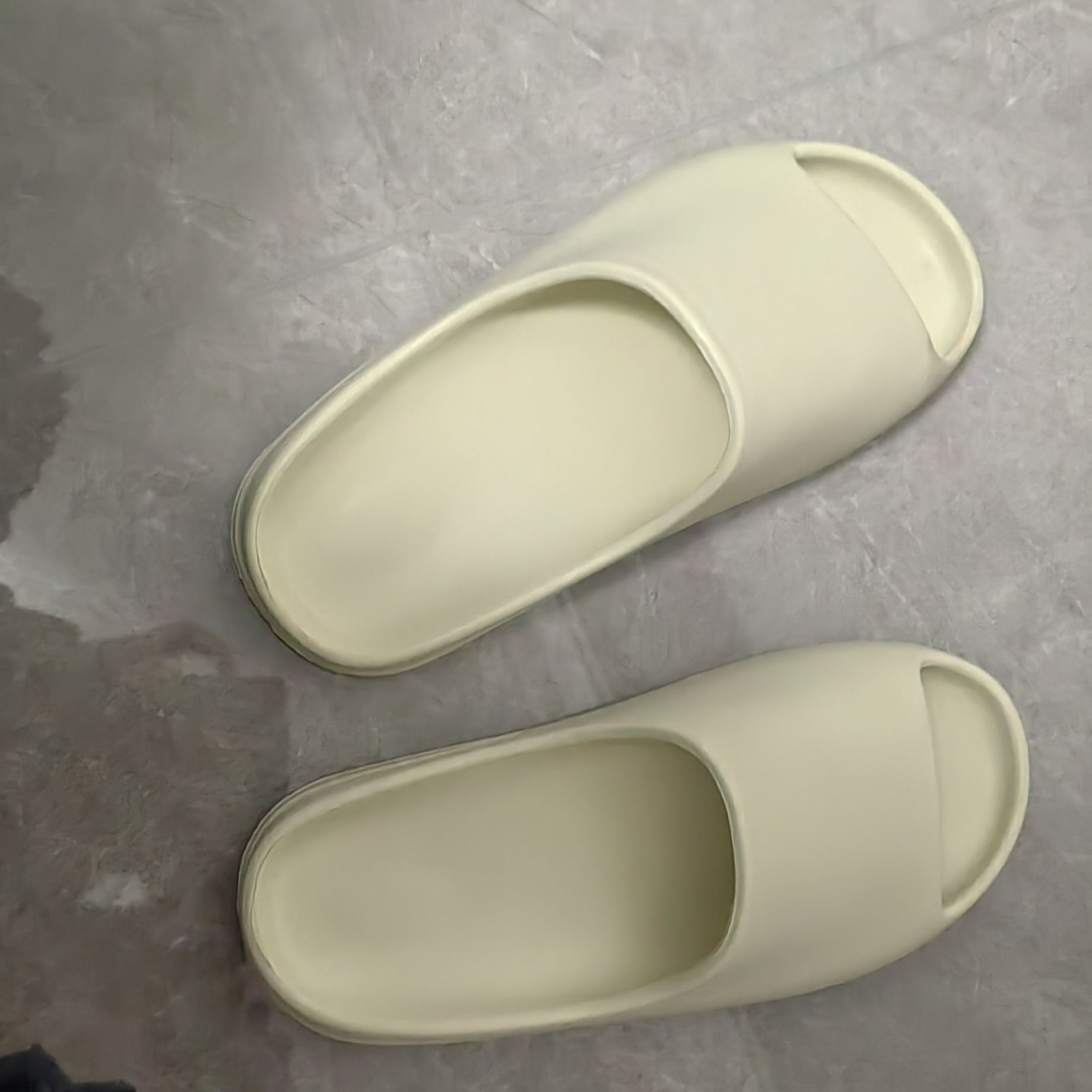 Men's Soft Thick Soled Summer  - огляд і ціна Yeezy Foam Runner