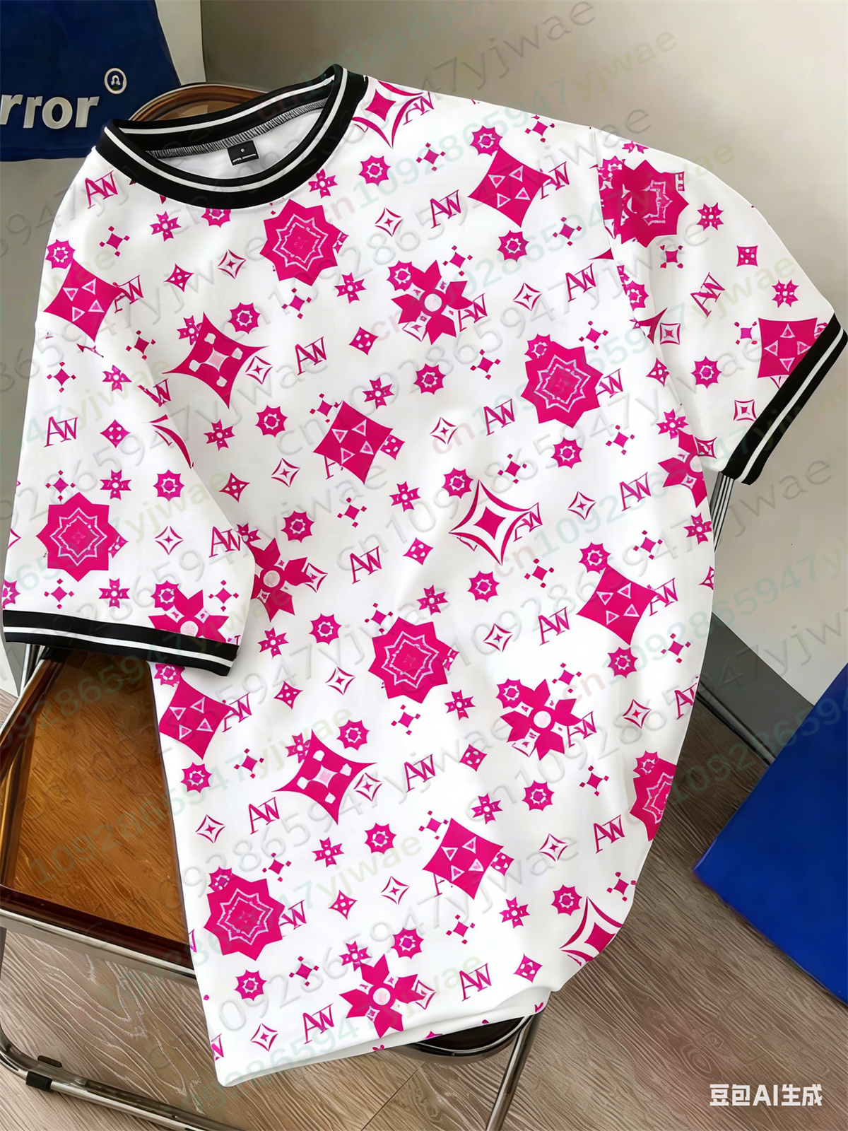 Luxury Monogram Print T-Shirt  - огляд і ціна Streetwear Brand Marketing